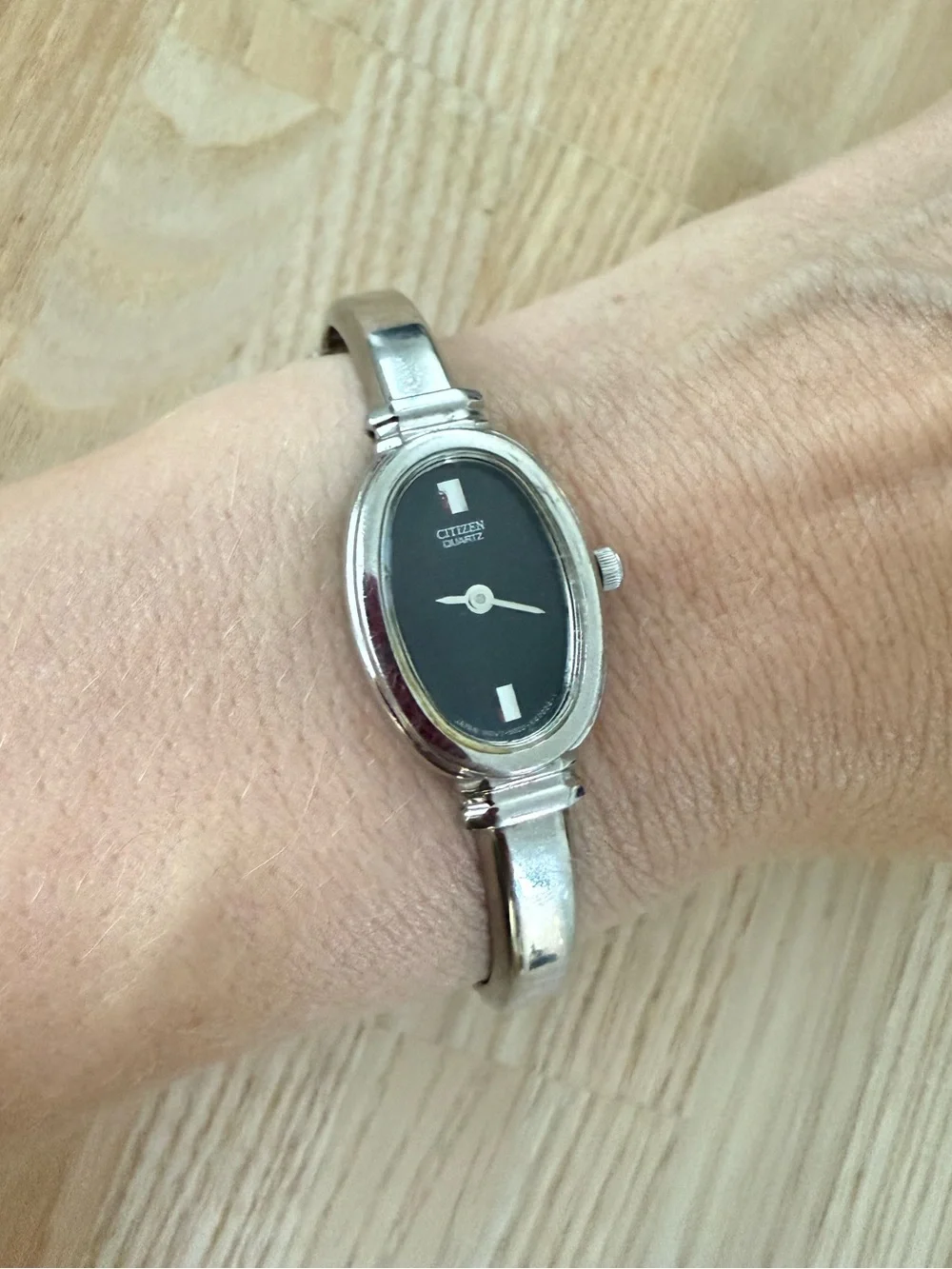 Citizen ladies oval black dial silver tone watch NEW BATTERY